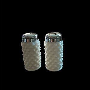 Vintage Fenton milk glass salt & pepper shaker set of 2 3”
